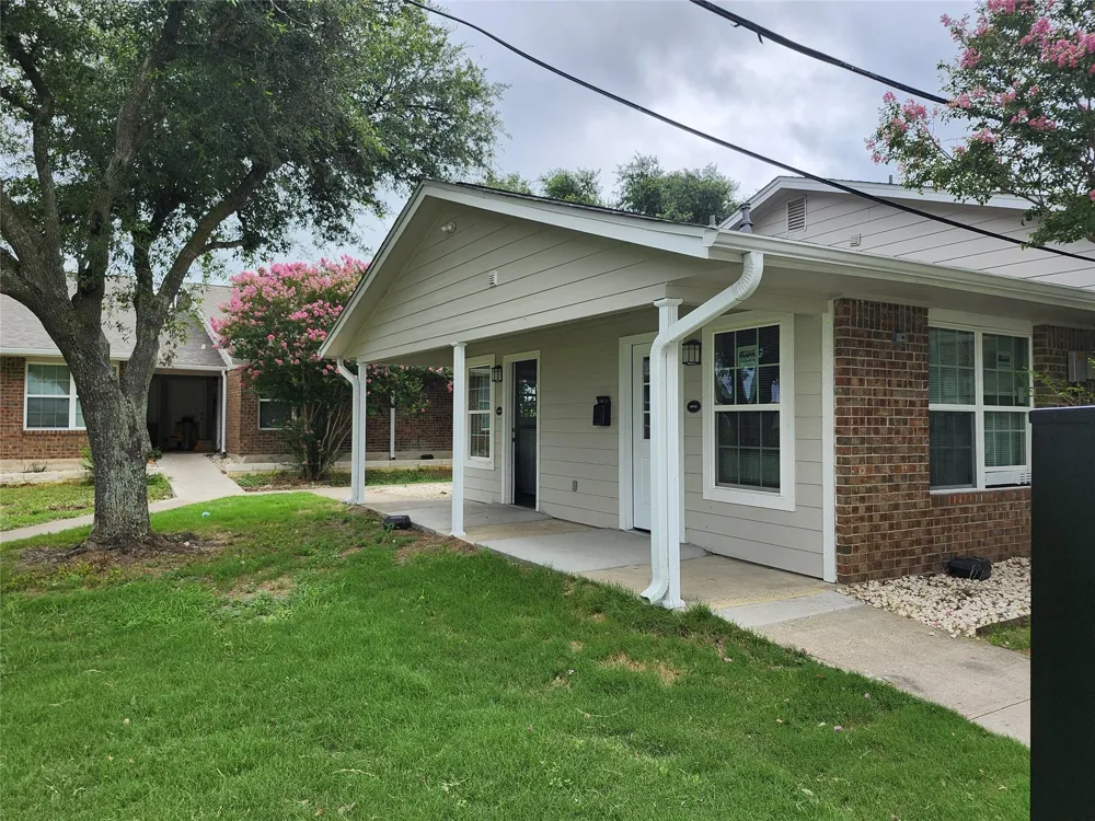 1000 S 8th St Buckholts, TX 76518
