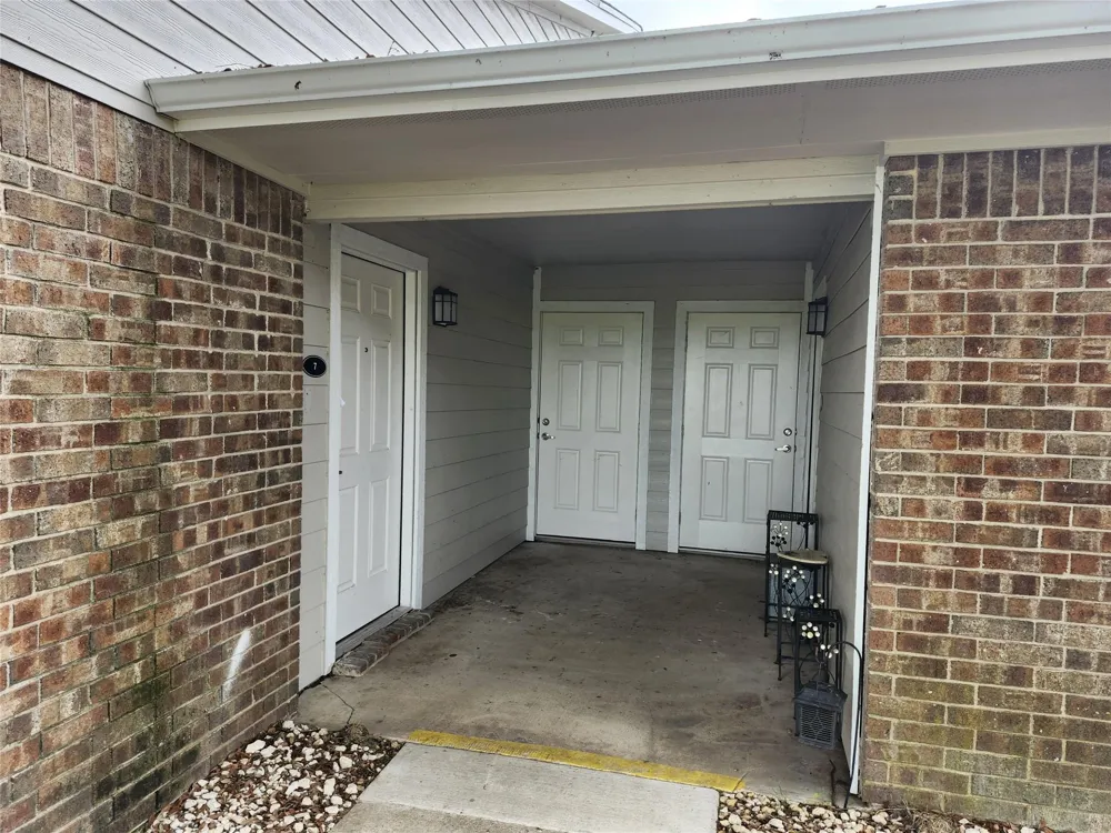 1000 S 8th St Buckholts, TX 76518