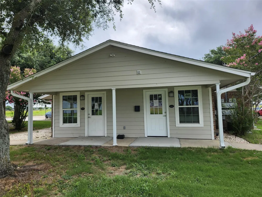 1000 S 8th St Buckholts, TX 76518