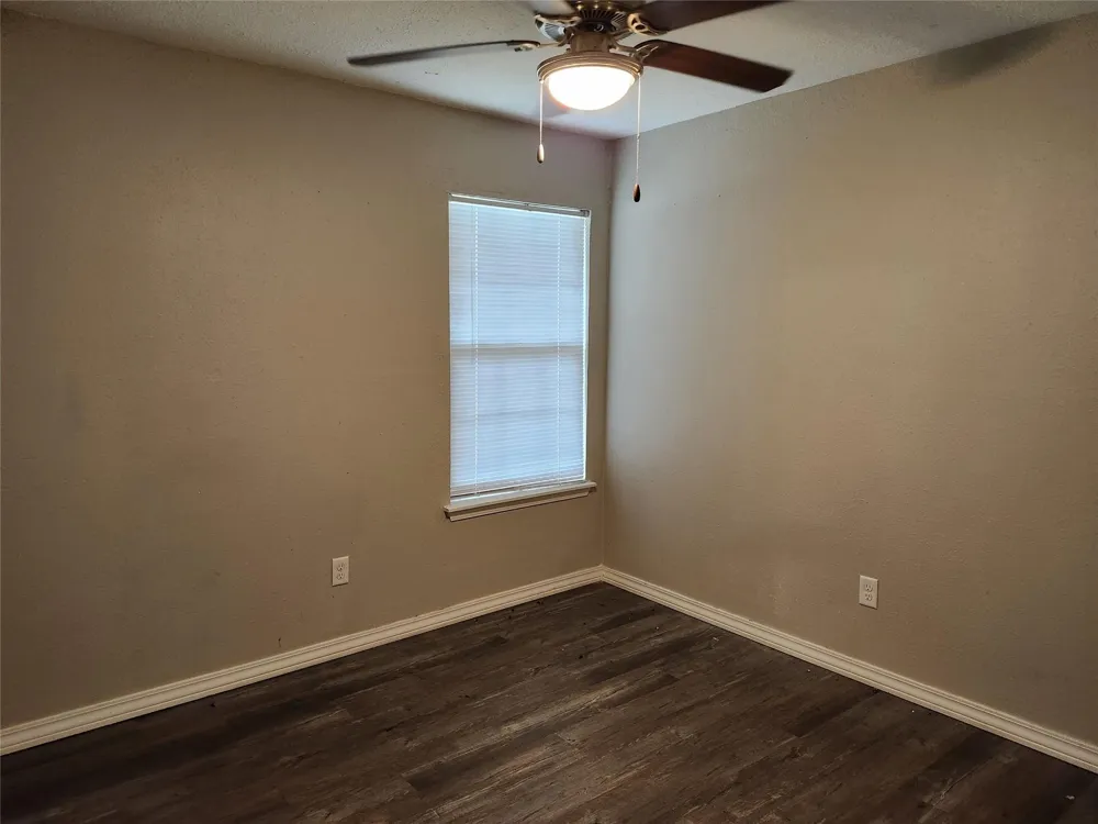1000 S 8th St Buckholts, TX 76518