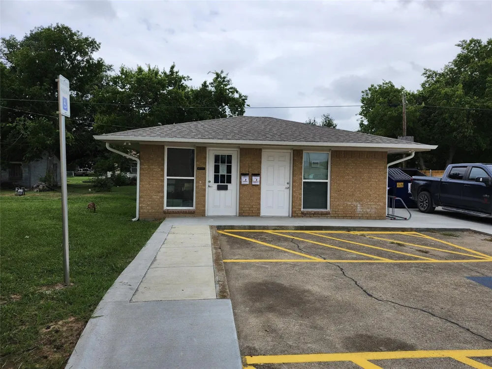 306 W Avenue D Rosebud, TX 76570