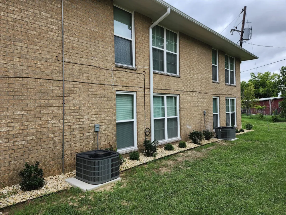306 W Avenue D Rosebud, TX 76570