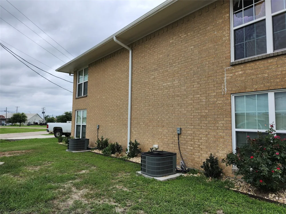 306 W Avenue D Rosebud, TX 76570