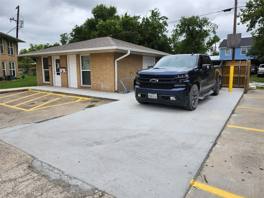 306 W Avenue D Rosebud, TX 76570