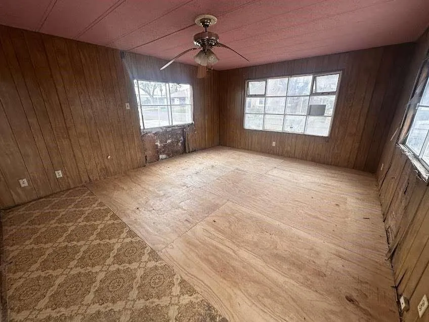 84 Lampshire Avenue Palmview, TX 78572