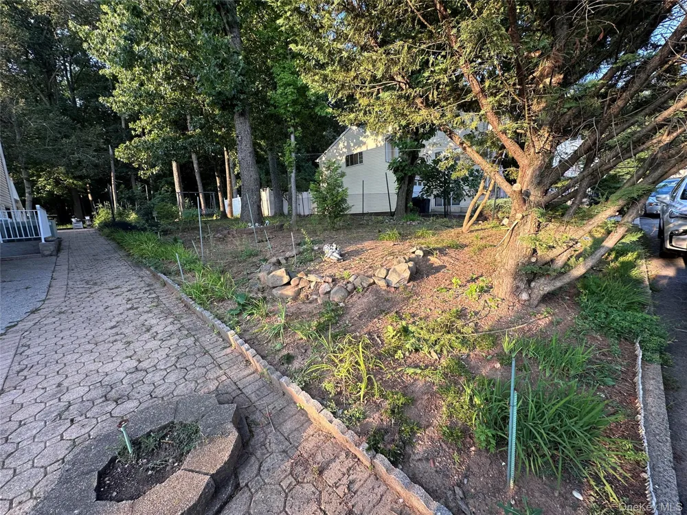 55 Quail Lane Staten Island, NY 10309