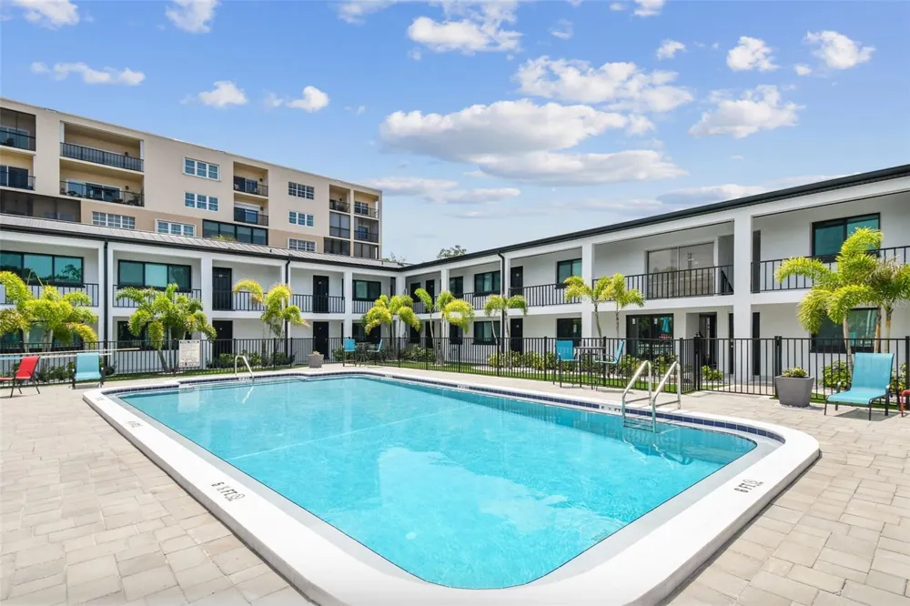 2942 W BAY DRIVE #8 Belleair Bluffs, FL 33770