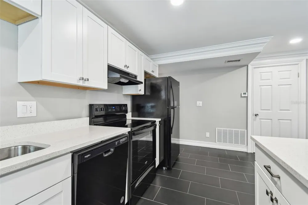 2942 W BAY DRIVE #8 Belleair Bluffs, FL 33770