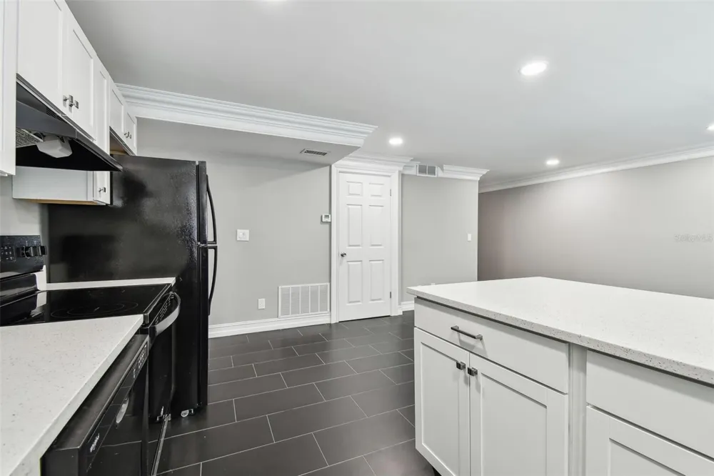 2942 W BAY DRIVE #8 Belleair Bluffs, FL 33770