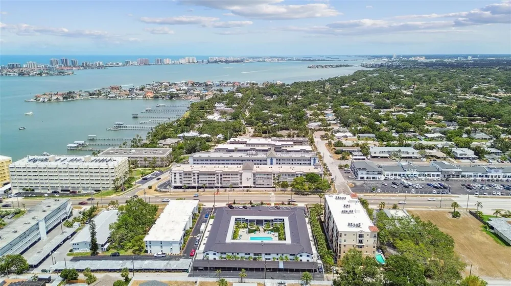 2942 W BAY DRIVE #8 Belleair Bluffs, FL 33770