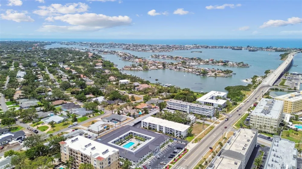 2942 W BAY DRIVE #8 Belleair Bluffs, FL 33770