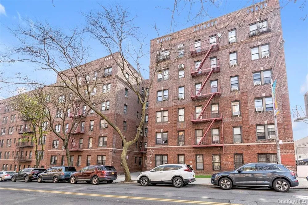 4333 48th Street #2B Sunnyside, NY 11104