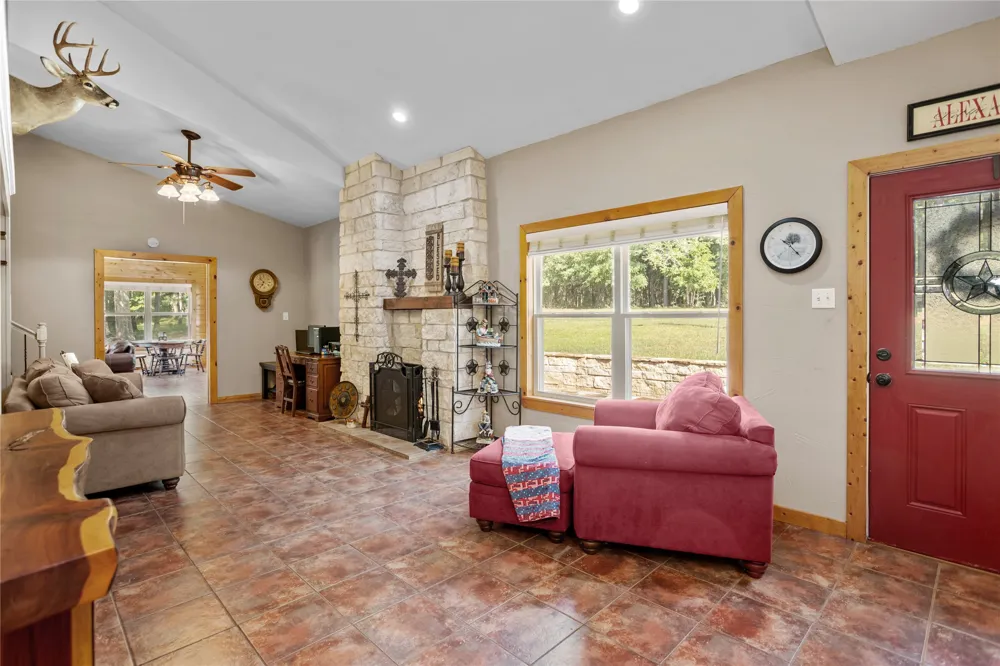 649 An County Road 1215 Grapeland, TX 75844