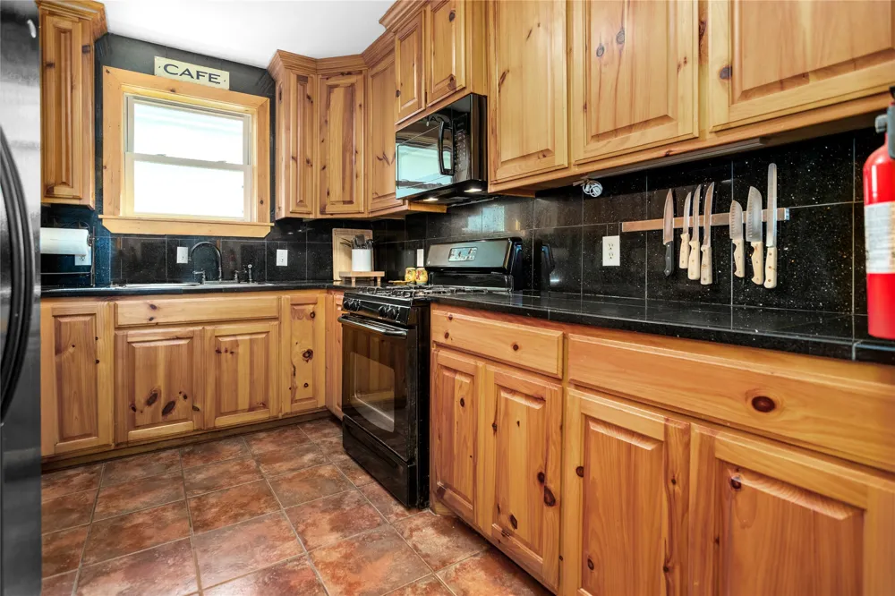 649 An County Road 1215 Grapeland, TX 75844
