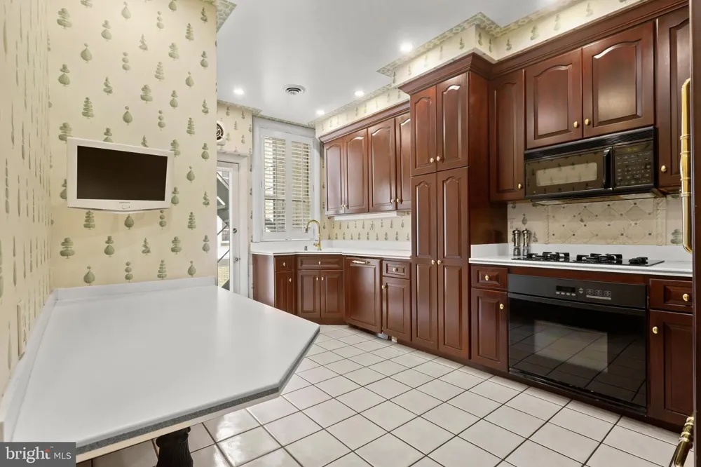 700 WASHINGTON PLACE #2D Baltimore, MD 21201