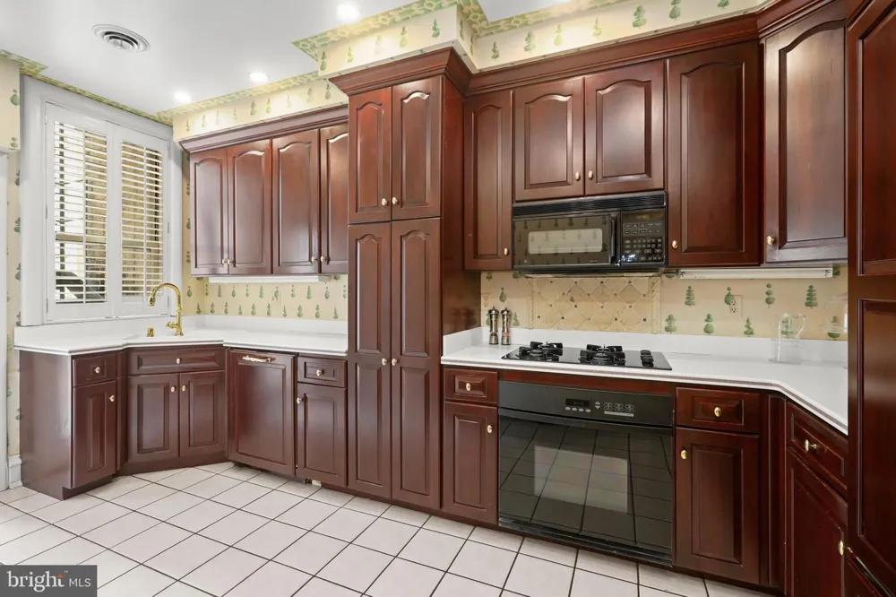 700 WASHINGTON PLACE #2D Baltimore, MD 21201