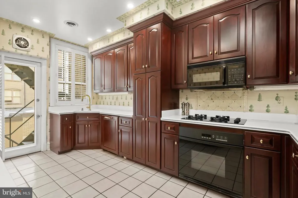 700 WASHINGTON PLACE #2D Baltimore, MD 21201