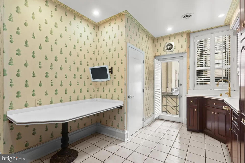 700 WASHINGTON PLACE #2D Baltimore, MD 21201
