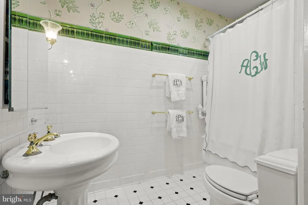 700 WASHINGTON PLACE #2D Baltimore, MD 21201