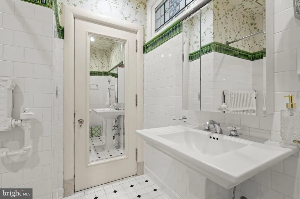 700 WASHINGTON PLACE #2D Baltimore, MD 21201