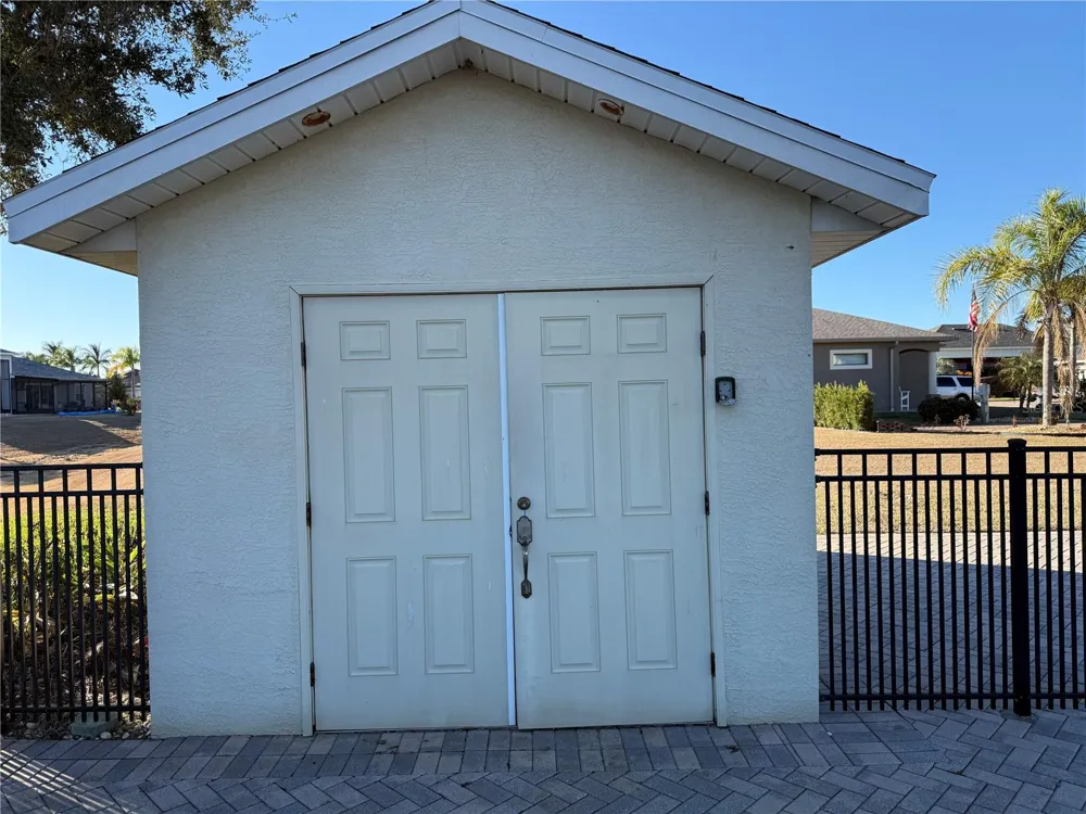 728 TEABERRY TRAIL Polk City, FL 33868