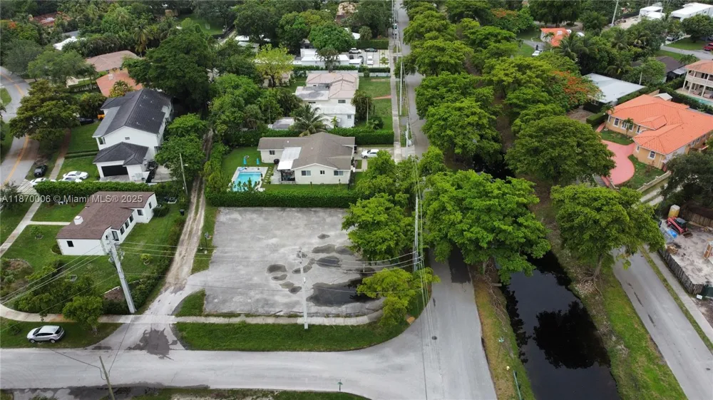 425 Esplanade Dr Miami Springs, FL 33166