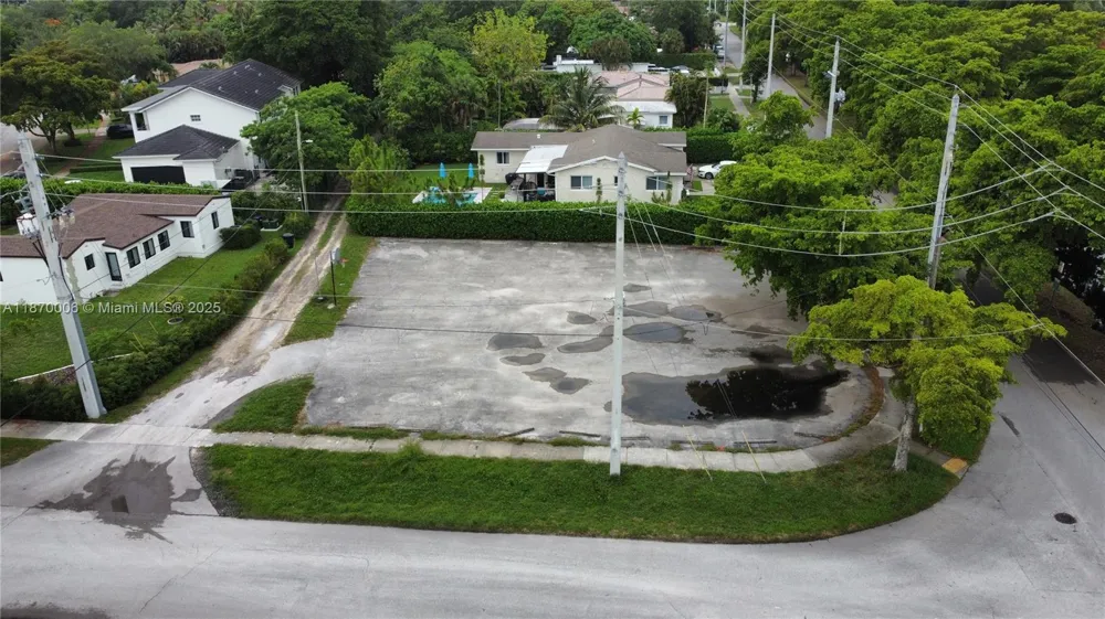 425 Esplanade Dr Miami Springs, FL 33166