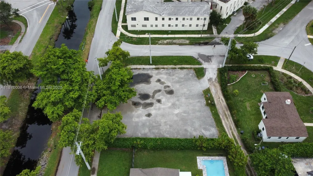 425 Esplanade Dr Miami Springs, FL 33166