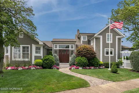 208 Neptune Place