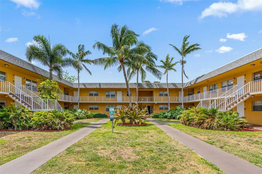 200 Croton Ave #104 Lantana, FL 33462