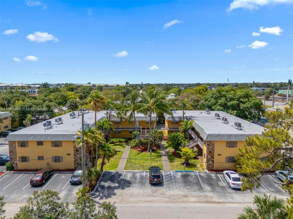 200 Croton Ave #104 Lantana, FL 33462