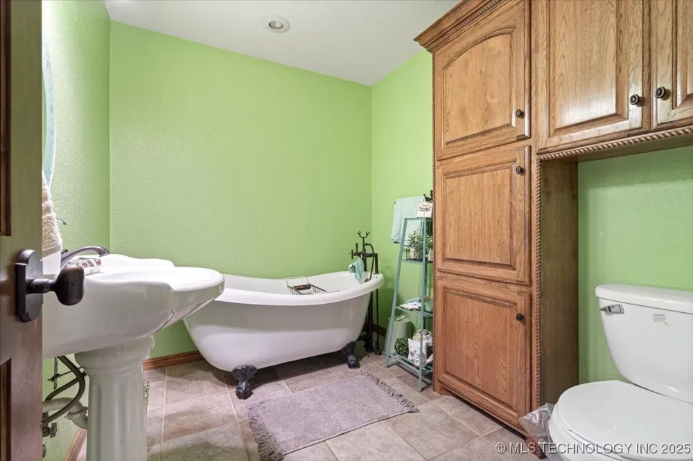 84799 S 4728 ROAD Stilwell, OK 74960