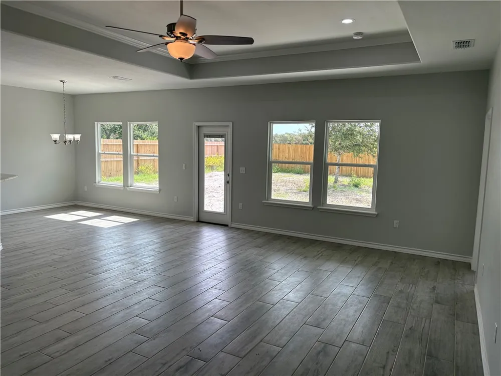 2534 Hewlett Ingleside, TX 78362