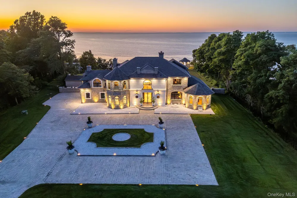 3875 Hallock Lane Mattituck, NY 11952