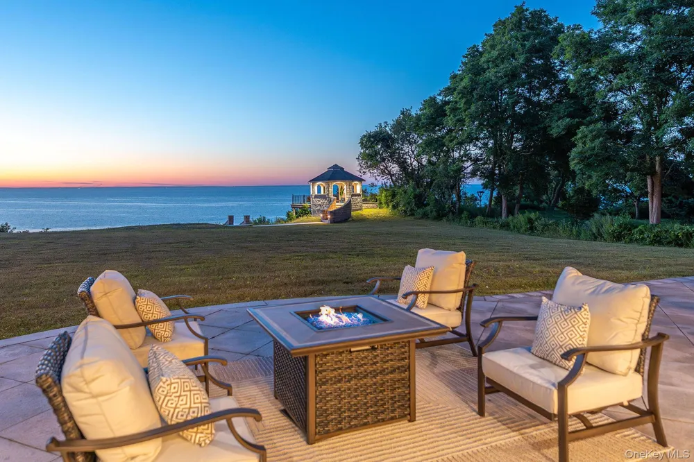 3875 Hallock Lane Mattituck, NY 11952