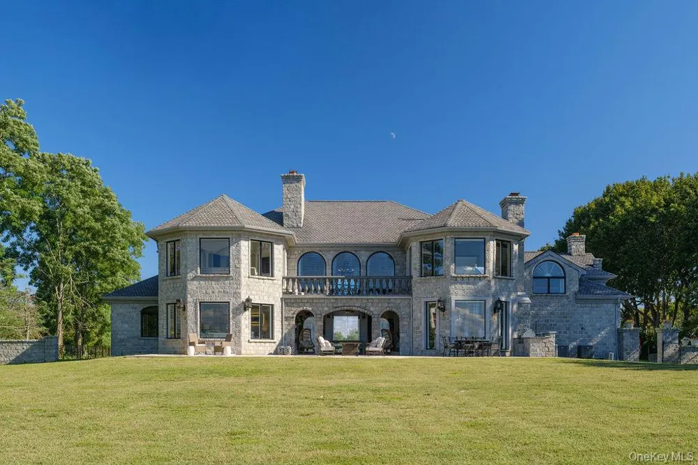 3875 Hallock Lane Mattituck, NY 11952