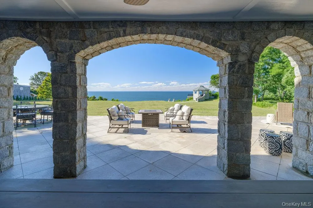 3875 Hallock Lane Mattituck, NY 11952