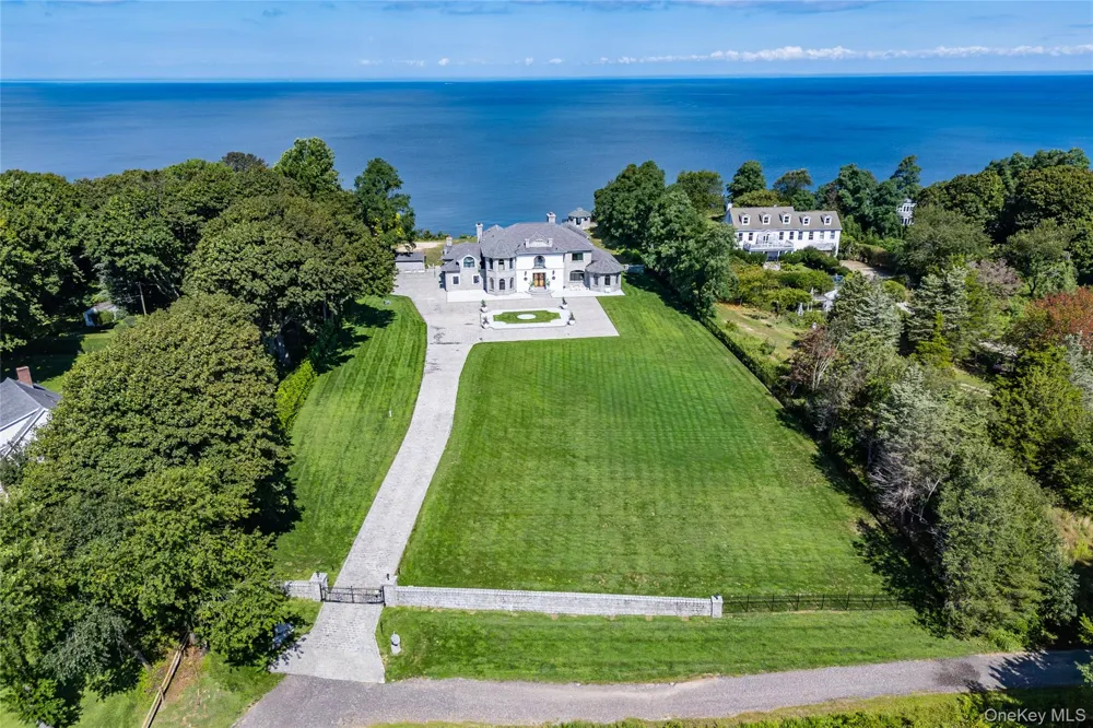 3875 Hallock Lane Mattituck, NY 11952
