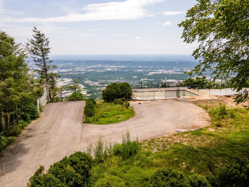 1107 E Brow Road Lookout Mountain, TN 37350