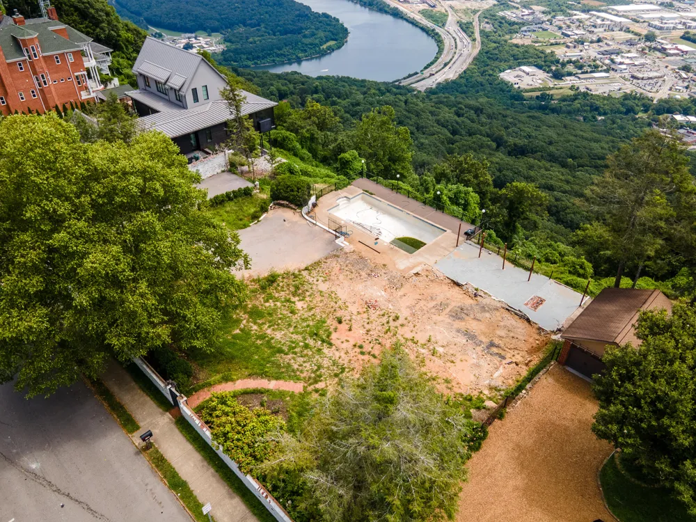 1107 E Brow Road Lookout Mountain, TN 37350