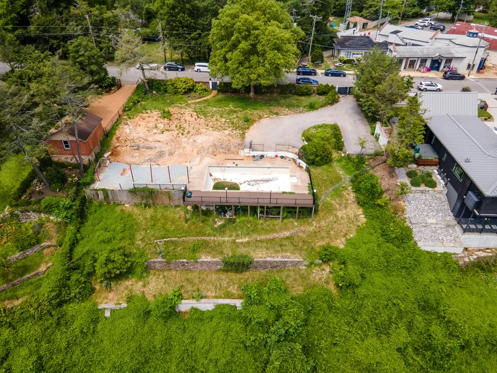 1107 E Brow Road Lookout Mountain, TN 37350