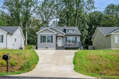 1401 Eastbrook Southeast Drive SE