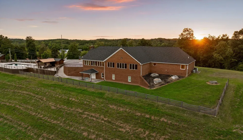 1020 Thomas Road Benton, TN 37307