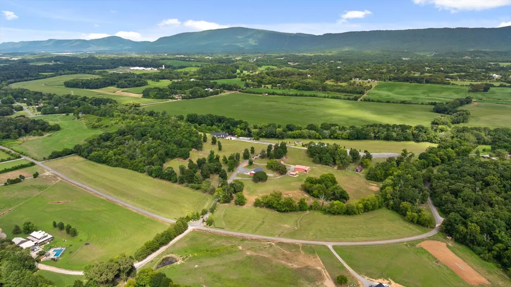 1020 Thomas Road Benton, TN 37307