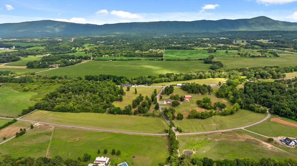 1020 Thomas Road Benton, TN 37307