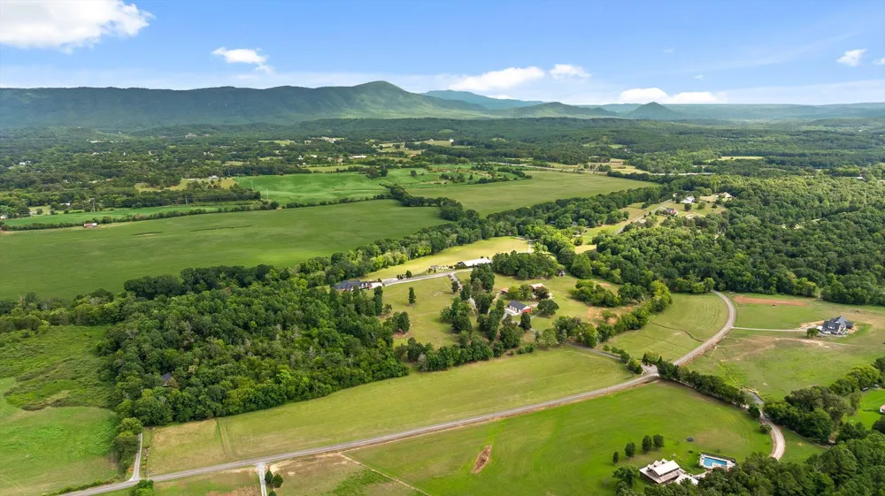 1020 Thomas Road Benton, TN 37307