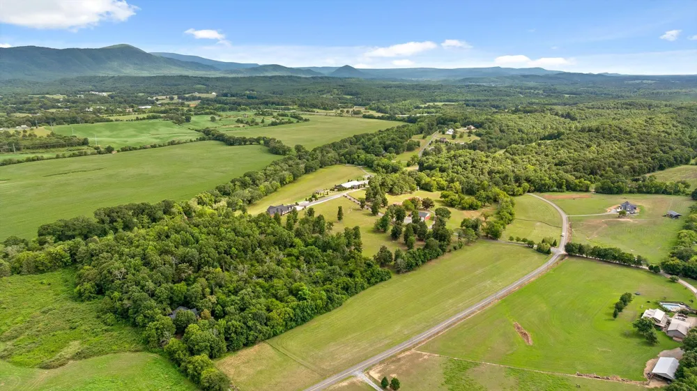 1020 Thomas Road Benton, TN 37307