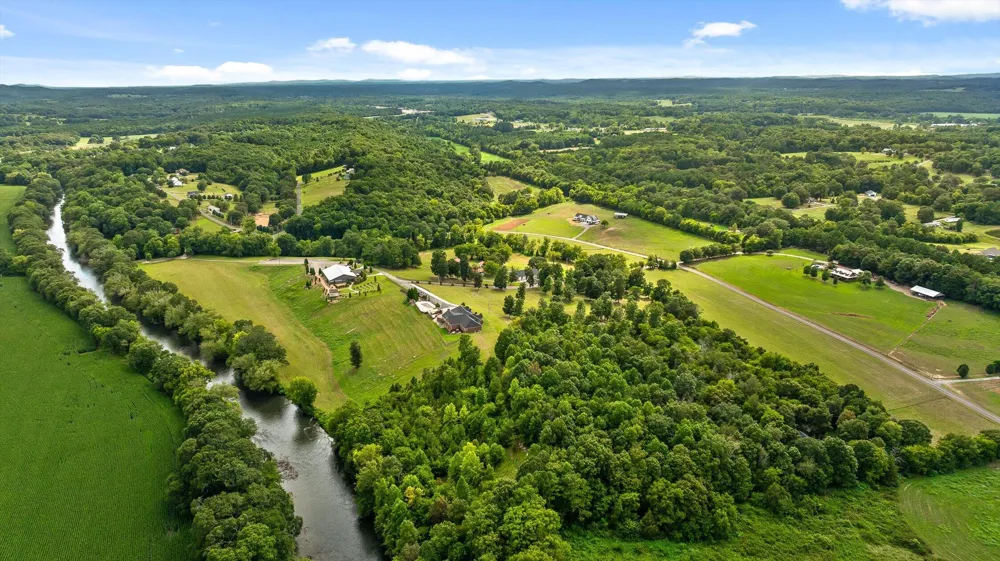 1020 Thomas Road Benton, TN 37307