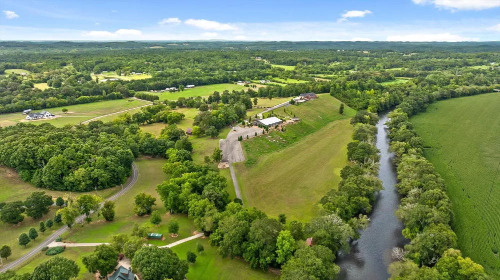 1020 Thomas Road Benton, TN 37307