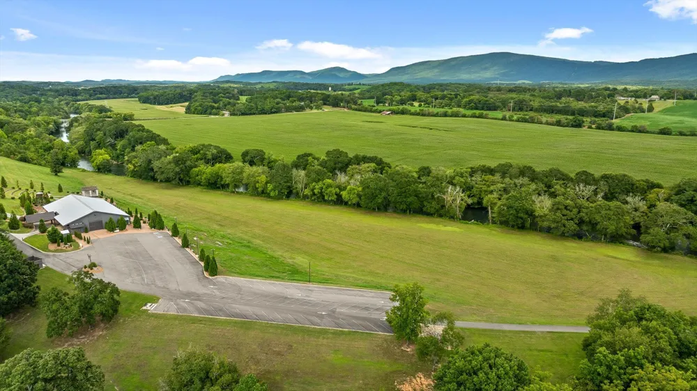1020 Thomas Road Benton, TN 37307
